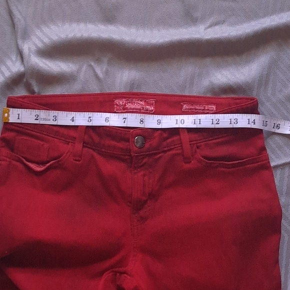 GUESS LOW RISE STAINED RED JEANS - Picture 16 of 16